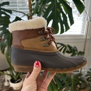 Sperry Kids' Tan and Brown Boots size 5 Duck Boots